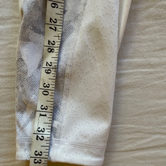 Lululemon Breezy Dot Crop Jasmine White Multi / White side pockets - Picture 5 of 14